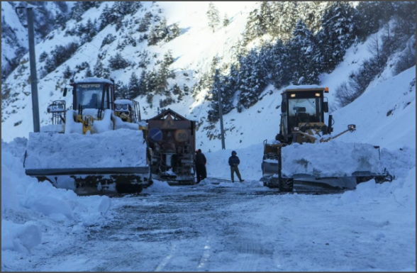 Верхний Ларс закрыт для всех видов транспорта